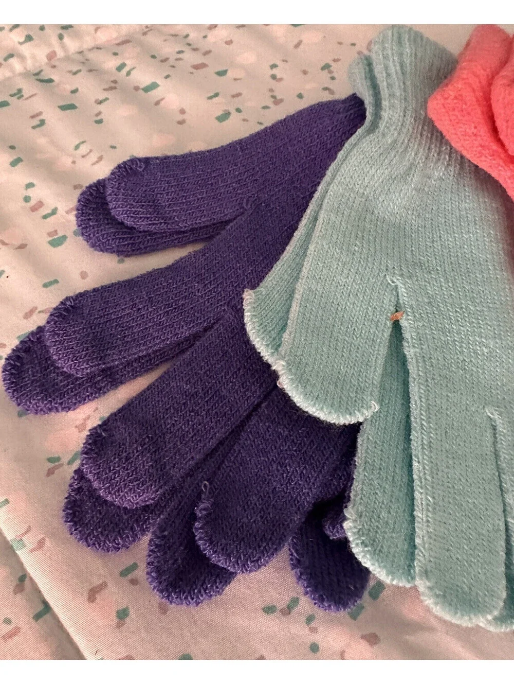 Kids 4 Pairs Winter Gloves 🧤 Bright Colors Warm Soft Cozy Winter Gloves